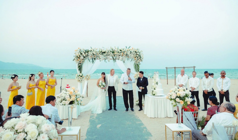 du lịch cưới là một thị trường ngách đầy tiềm năng đối với Đà Nẵng nói riêng và Việt Nam nói chung. du lịch cưới là một thị trường ngách đầy tiềm năng đối với Đà Nẵng nói riêng và Việt Nam nói chung.