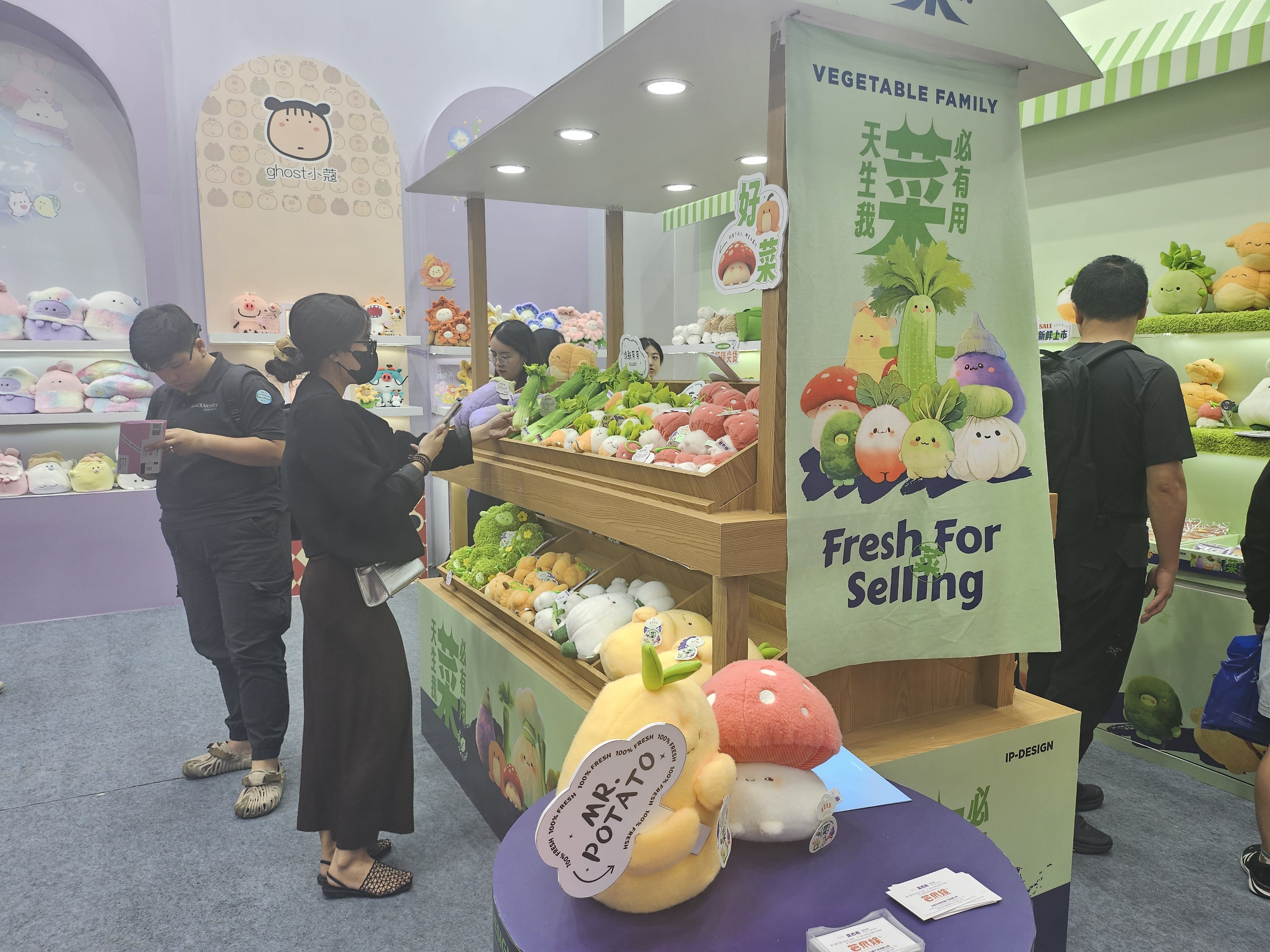 Triển lãm quốc tế đồ chơi và quà tặng thu hút giới trẻ quan tâm