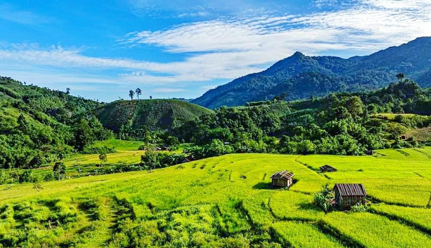 nằm dưới chân dãy Ngọc Linh hùng vĩ, huyện Nam Trà My có nhiều điều kiện thuận lợi để phát triển du lịch.