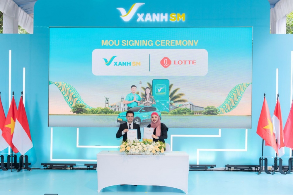 Ông Nguyễn Văn Thanh – Tổng Giám đốc GSM toàn cầu (trái) và bà Indri Budiarti – Giám đốc Tài chính PT Lotte Indonesia (phải) Ông Nguyễn Văn Thanh – Tổng Giám đốc GSM toàn cầu (trái) và bà Indri Budiarti – Giám đốc Tài chính PT Lotte Indonesia (phải)