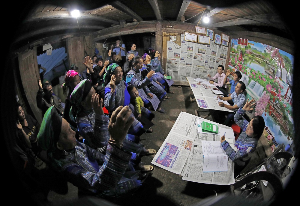 Một buổi họp tổ bình xét hộ vay tại bản Thàng Chư pến, xã Tả Ngài Chồ, huyện Mường Khương, Lào Cai Một buổi họp tổ bình xét hộ vay tại bản Thàng Chư pến, xã Tả Ngài Chồ, huyện Mường Khương, Lào Cai