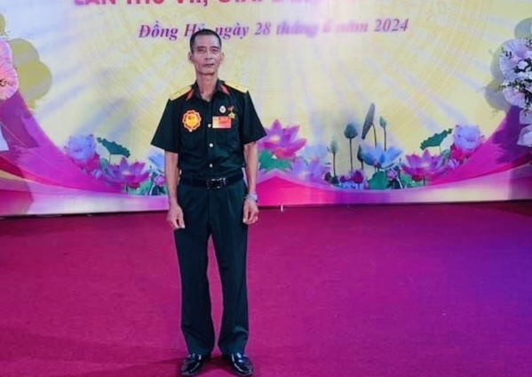 Anh Long vốn là một Cựu chiến binh bộ đội xuất ngũ về địa phương làm kinh tế Anh Long vốn là một Cựu chiến binh bộ đội xuất ngũ về địa phương làm kinh tế