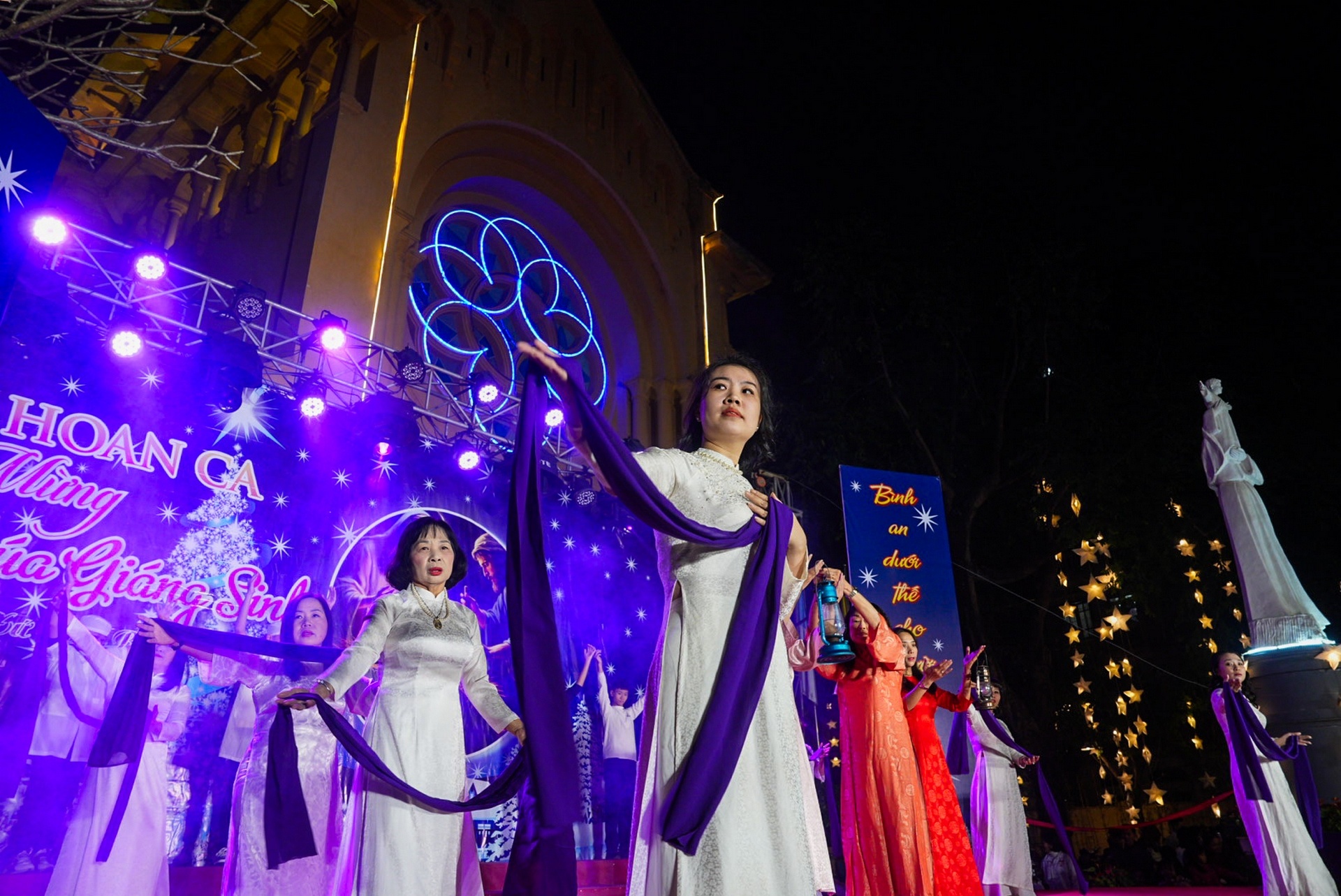 Tiết mục của giáo dân tại nhà thờ Cửa Bắc