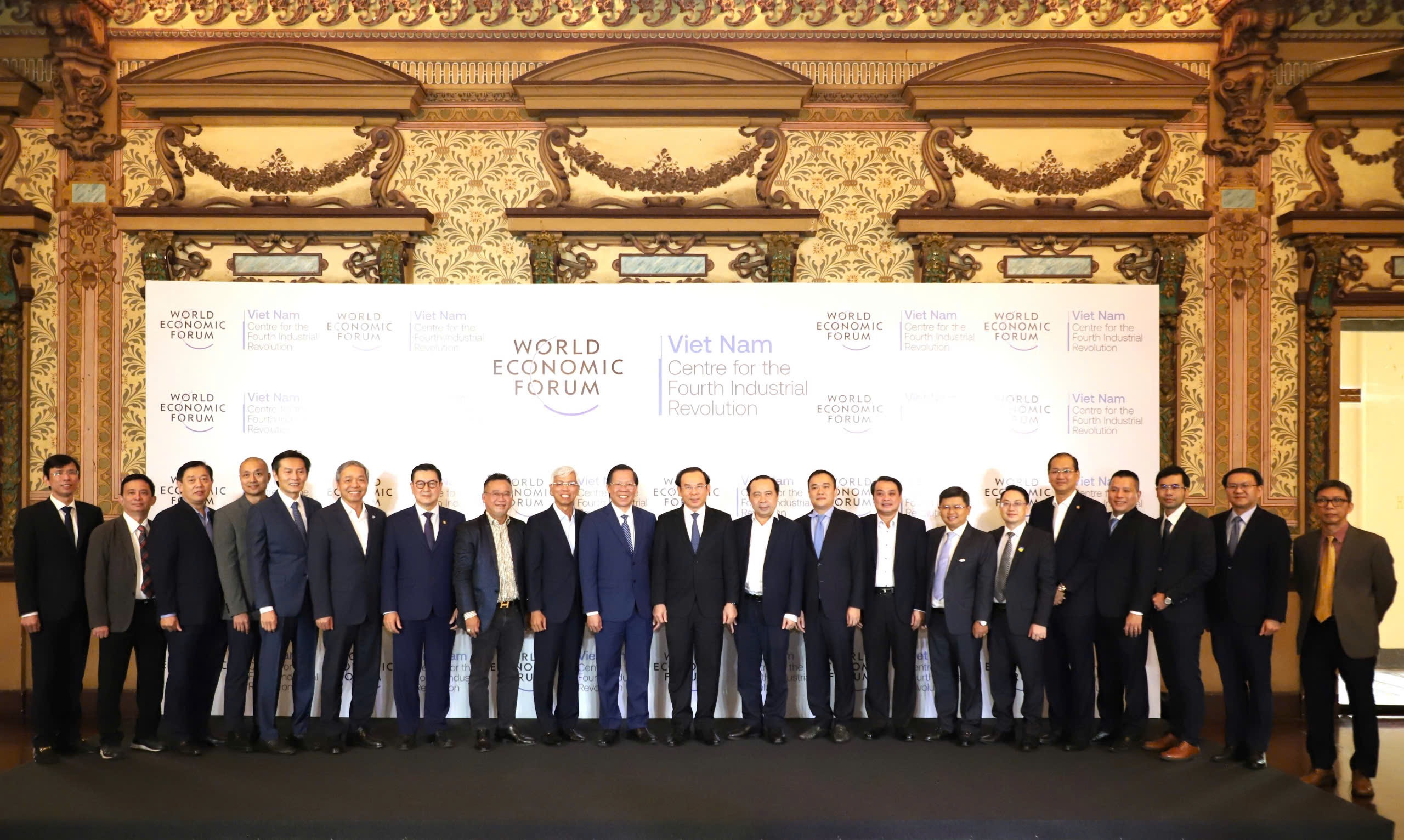 Lãnh đạo TP.HCM cùng các thành viên C4IR.