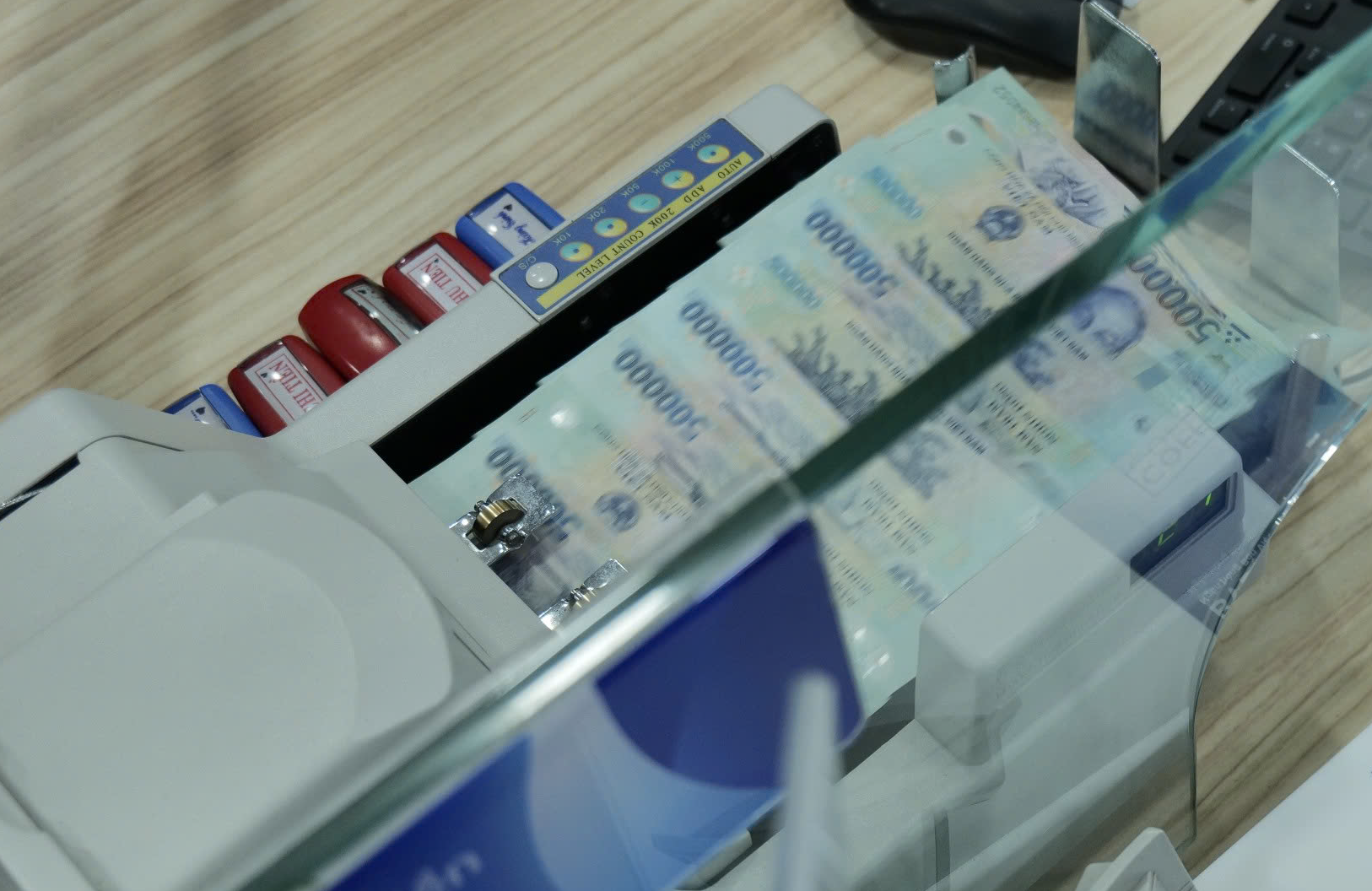 Nguồn vốn tín dụng luôn được các ngân hàng khẳng định sẵn sàng đáp ứng cho doanh nghiệp