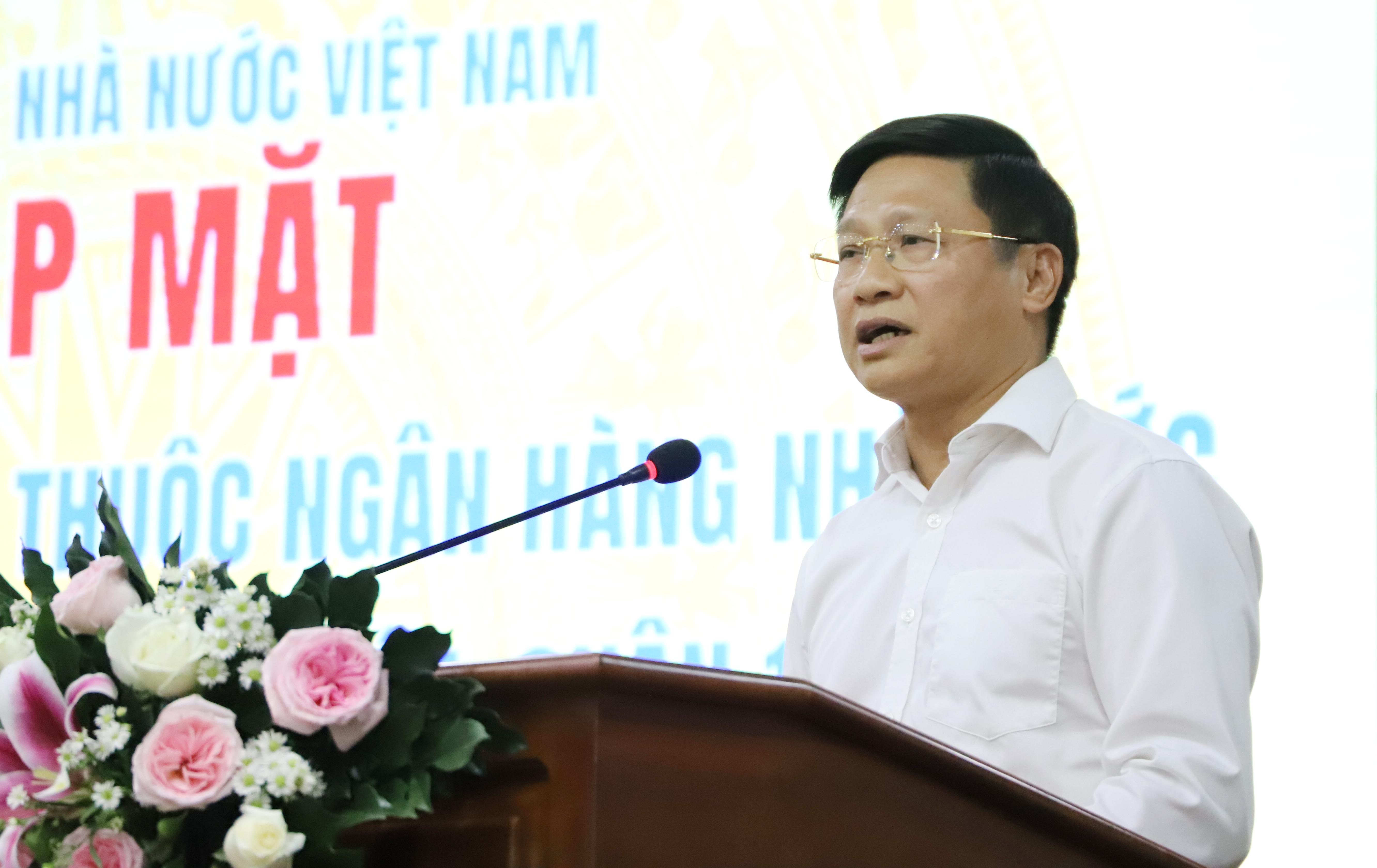 Ông Võ Minh Tuấn – Giám đốc NHNN chi nhánh TP. Hồ Chí Minh cho biết, 5 đơn vị thuộc NHNN Việt Nam đang hoạt động trên địa bàn với hơn 350 cán bộ, viên chức đều là những người lao động năng động, tâm huyết với ngành Ngân hàng.