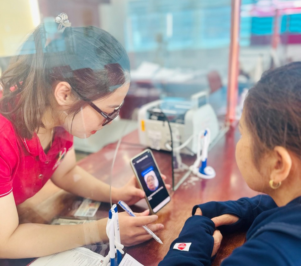 ngành Ngân hàng trên địa bàn tỉnh đang là đơn vị “chủ công”, trong việc đẩy mạnh thanh toán không dùng tiền mặt ngành Ngân hàng trên địa bàn tỉnh đang là đơn vị “chủ công”, trong việc đẩy mạnh thanh toán không dùng tiền mặt