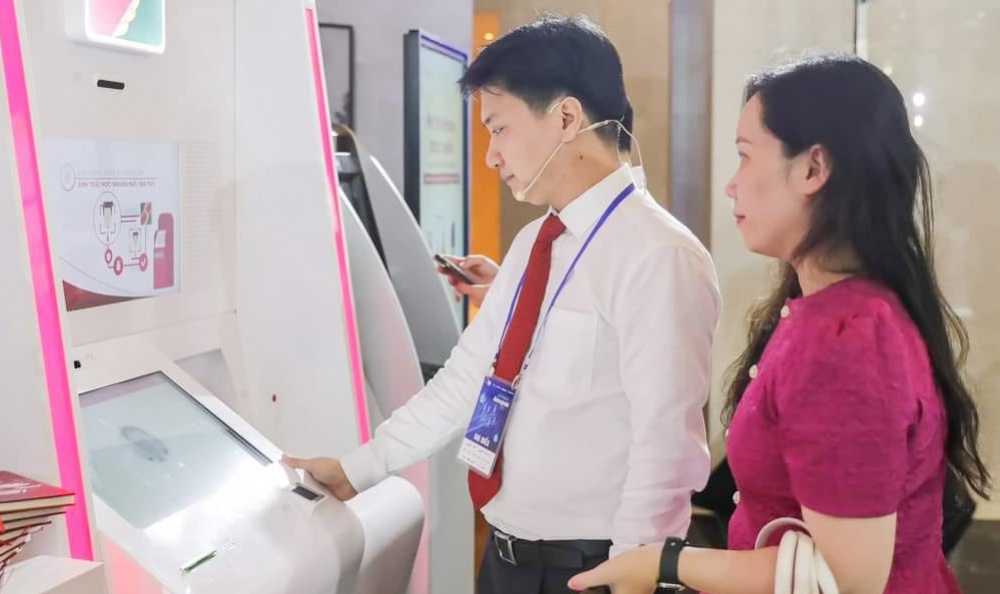 trên địa bàn Nghệ An hạ tầng kỹ thuật và công nghệ phục vụ thanh toán không dùng tiền mặt, nhất là thanh toán điện tử, thanh toán thẻ, QR code… phát triển mạnh. trên địa bàn Nghệ An hạ tầng kỹ thuật và công nghệ phục vụ thanh toán không dùng tiền mặt, nhất là thanh toán điện tử, thanh toán thẻ, QR code… phát triển mạnh.