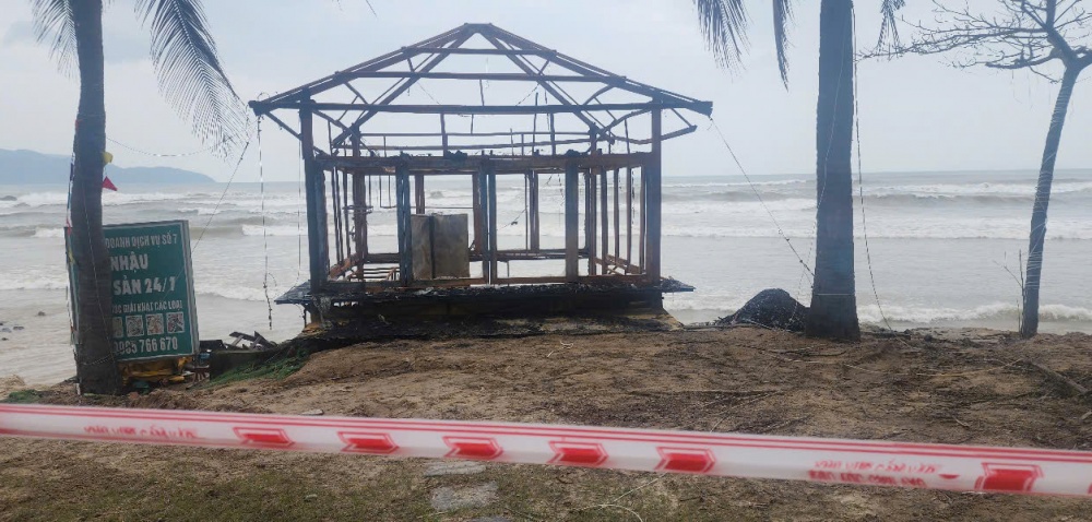 Sạt lở ở một trong những bãi biển đẹp nhất hành tinh