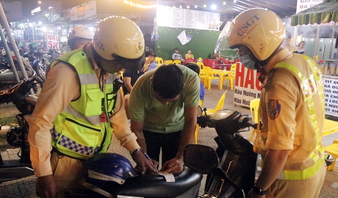 Đà Nẵng sẽ xử lý nghiêm vi phạm giao thông đối với cán bộ, công chức Đà Nẵng sẽ xử lý nghiêm vi phạm giao thông đối với cán bộ, công chức