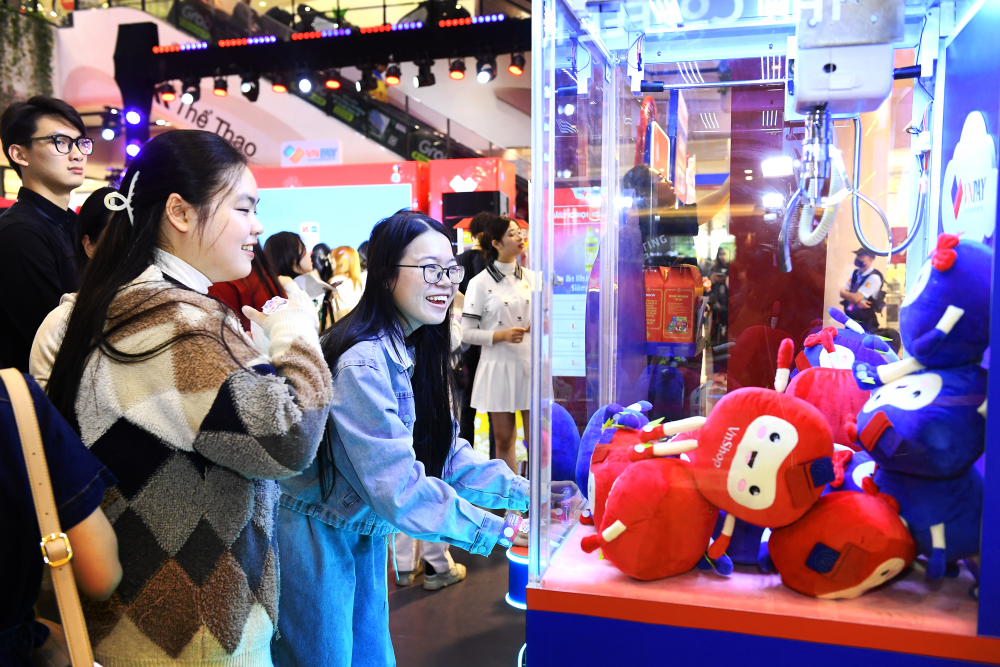 Khán giả mọi độ tuổi háo hức tới trải nghiệm chuỗi sự kiện VNPAY SUPER SALE