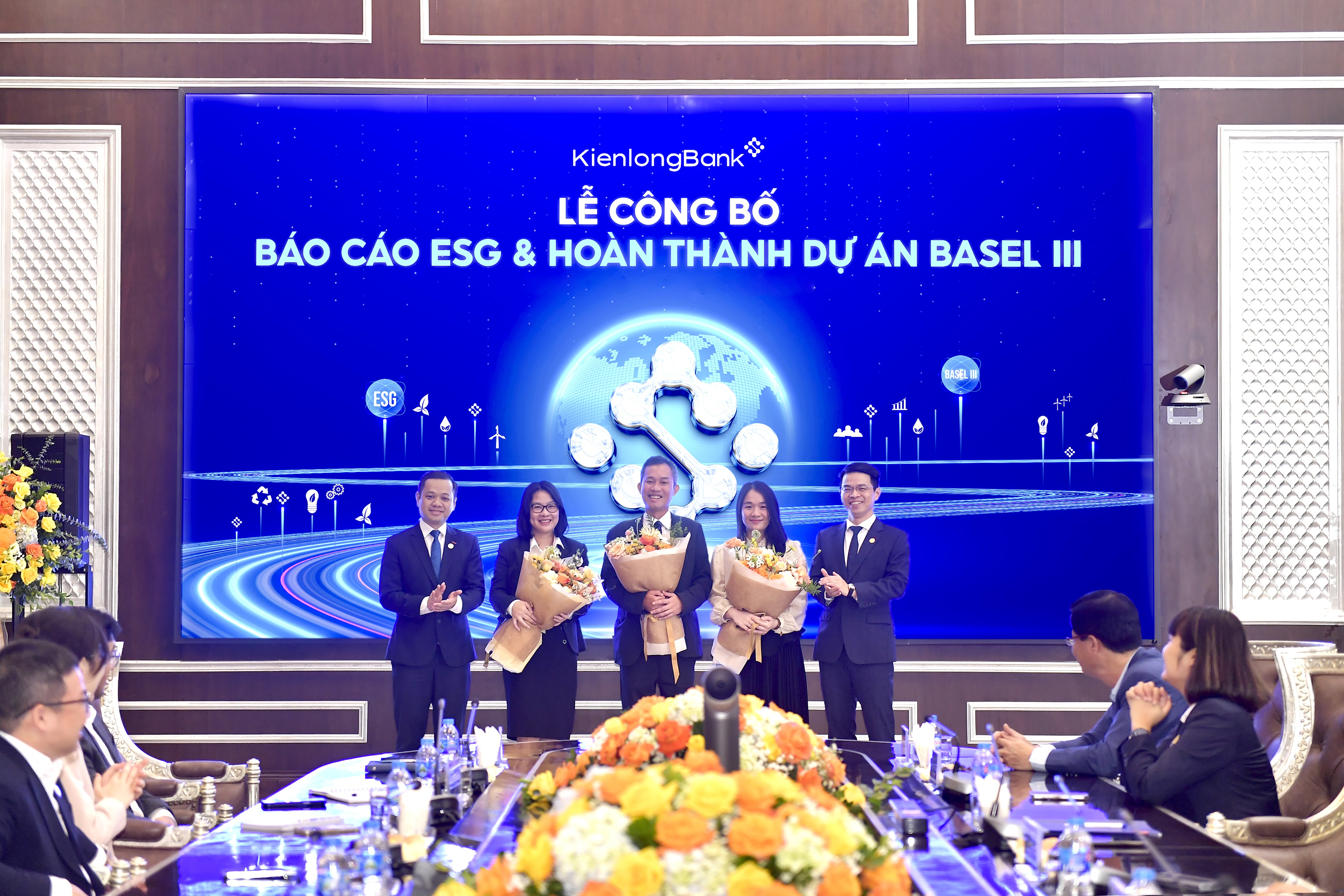 2024 cũng là năm KienlongBank triển khai toàn diện hai dự án Basel III & ESG 2024 cũng là năm KienlongBank triển khai toàn diện hai dự án Basel III & ESG