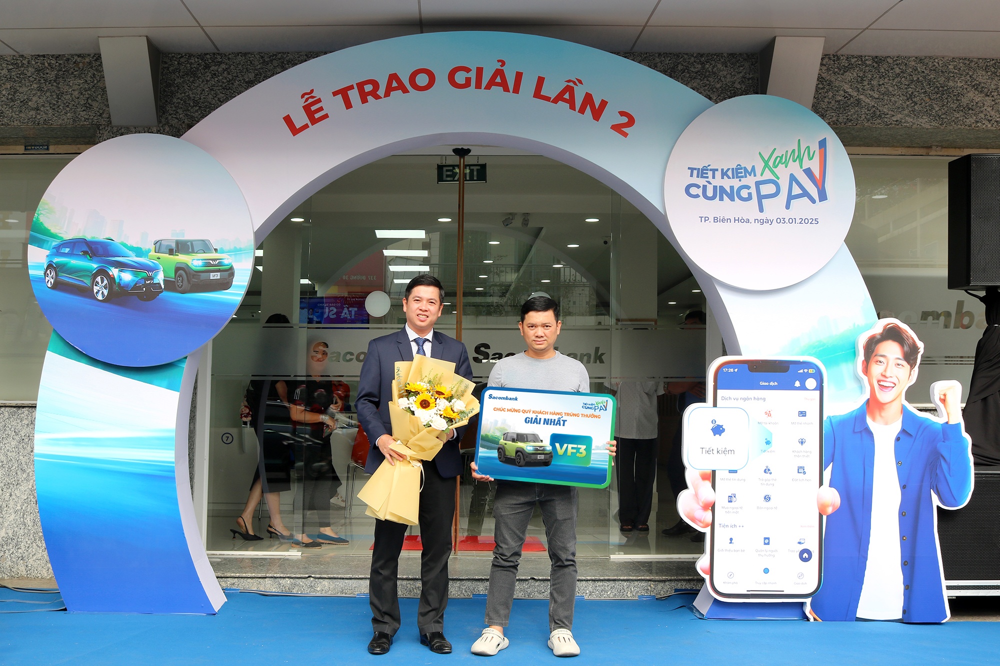 Khách hàng Tạ Thanh Tài đến từ Biên Hòa nhận xe tại Chi nhánh Sacombank Đồng Nai Khách hàng Tạ Thanh Tài đến từ Biên Hòa nhận xe tại Chi nhánh Sacombank Đồng Nai