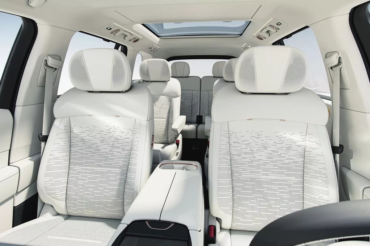 Lynk & Co 009 ra mắt: SUV to hơn Explorer, 2 màn hình 6K 30 inch, mạnh ngang siêu xe- Ảnh 14. Lynk & Co 009 ra mắt: SUV to hơn Explorer, 2 màn hình 6K 30 inch, mạnh ngang siêu xe- Ảnh 14.