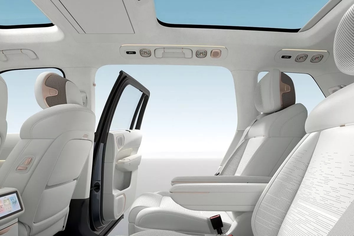 Lynk & Co 009 ra mắt: SUV to hơn Explorer, 2 màn hình 6K 30 inch, mạnh ngang siêu xe- Ảnh 15. Lynk & Co 009 ra mắt: SUV to hơn Explorer, 2 màn hình 6K 30 inch, mạnh ngang siêu xe- Ảnh 15.