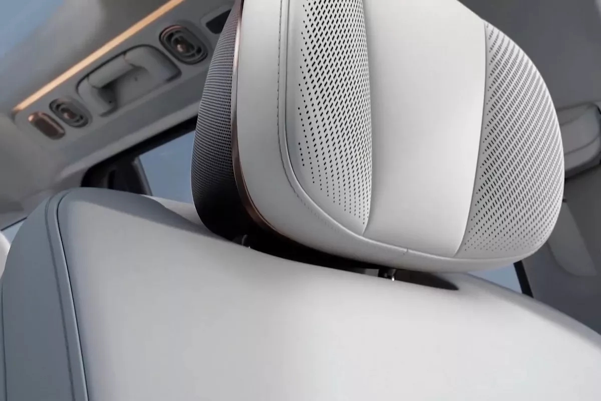 Lynk & Co 009 ra mắt: SUV to hơn Explorer, 2 màn hình 6K 30 inch, mạnh ngang siêu xe- Ảnh 16. Lynk & Co 009 ra mắt: SUV to hơn Explorer, 2 màn hình 6K 30 inch, mạnh ngang siêu xe- Ảnh 16.