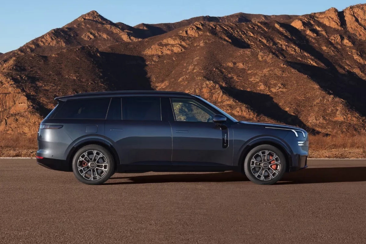 Lynk & Co 009 ra mắt: SUV to hơn Explorer, 2 màn hình 6K 30 inch, mạnh ngang siêu xe- Ảnh 12. Lynk & Co 009 ra mắt: SUV to hơn Explorer, 2 màn hình 6K 30 inch, mạnh ngang siêu xe- Ảnh 12.