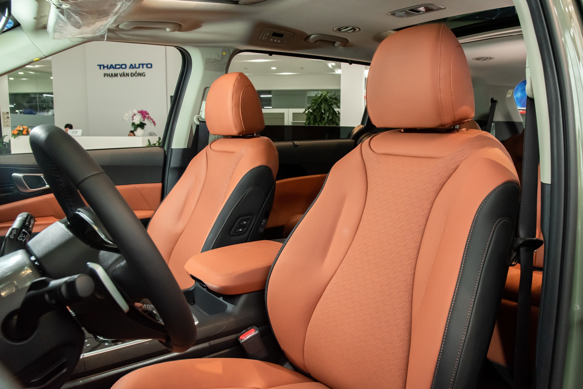 Kia Carnival hybrid 2025 giá dự kiến 1,849 tỷ tại Việt Nam lộ loạt công nghệ mới lần đầu xuất hiện, phả 'hơi nóng' lên Viloran- Ảnh 8. Kia Carnival hybrid 2025 giá dự kiến 1,849 tỷ tại Việt Nam lộ loạt công nghệ mới lần đầu xuất hiện, phả 'hơi nóng' lên Viloran- Ảnh 8.