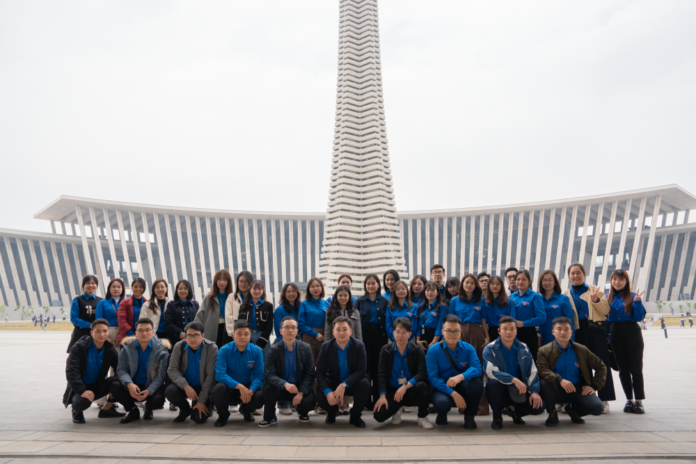 Thanh niên Ngân hàng Trung ương tham quan Bảo tàng Lịch sử Quân sự Việt Nam