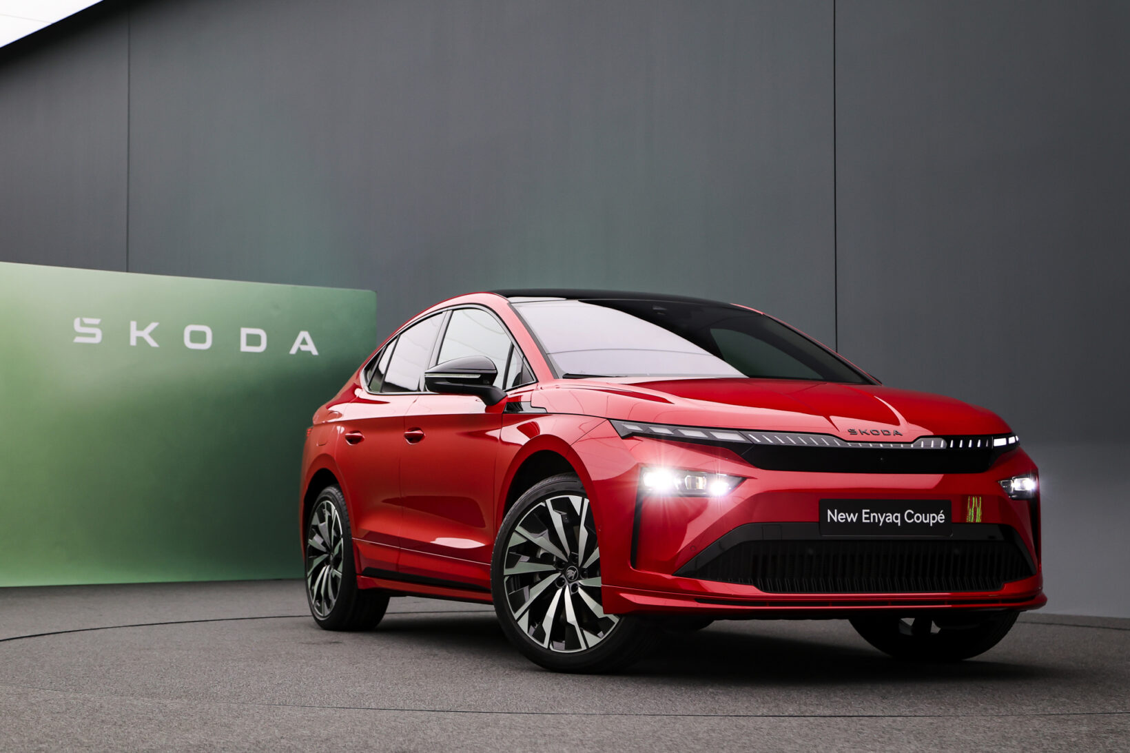 Skoda Enyaq 2025 ra mắt: Giá quy đổi từ hơn 1,1 tỷ đồng, thiết kế mới, chạy gần 590km/sạc, có thể lắp tại Việt Nam- Ảnh 12. Skoda Enyaq 2025 ra mắt: Giá quy đổi từ hơn 1,1 tỷ đồng, thiết kế mới, chạy gần 590km/sạc, có thể lắp tại Việt Nam- Ảnh 12.