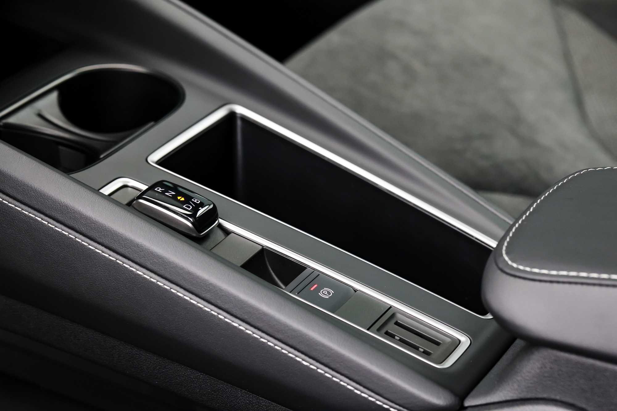 Skoda Enyaq 2025 ra mắt: Giá quy đổi từ hơn 1,1 tỷ đồng, thiết kế mới, chạy gần 590km/sạc, có thể lắp tại Việt Nam- Ảnh 19. Skoda Enyaq 2025 ra mắt: Giá quy đổi từ hơn 1,1 tỷ đồng, thiết kế mới, chạy gần 590km/sạc, có thể lắp tại Việt Nam- Ảnh 19.