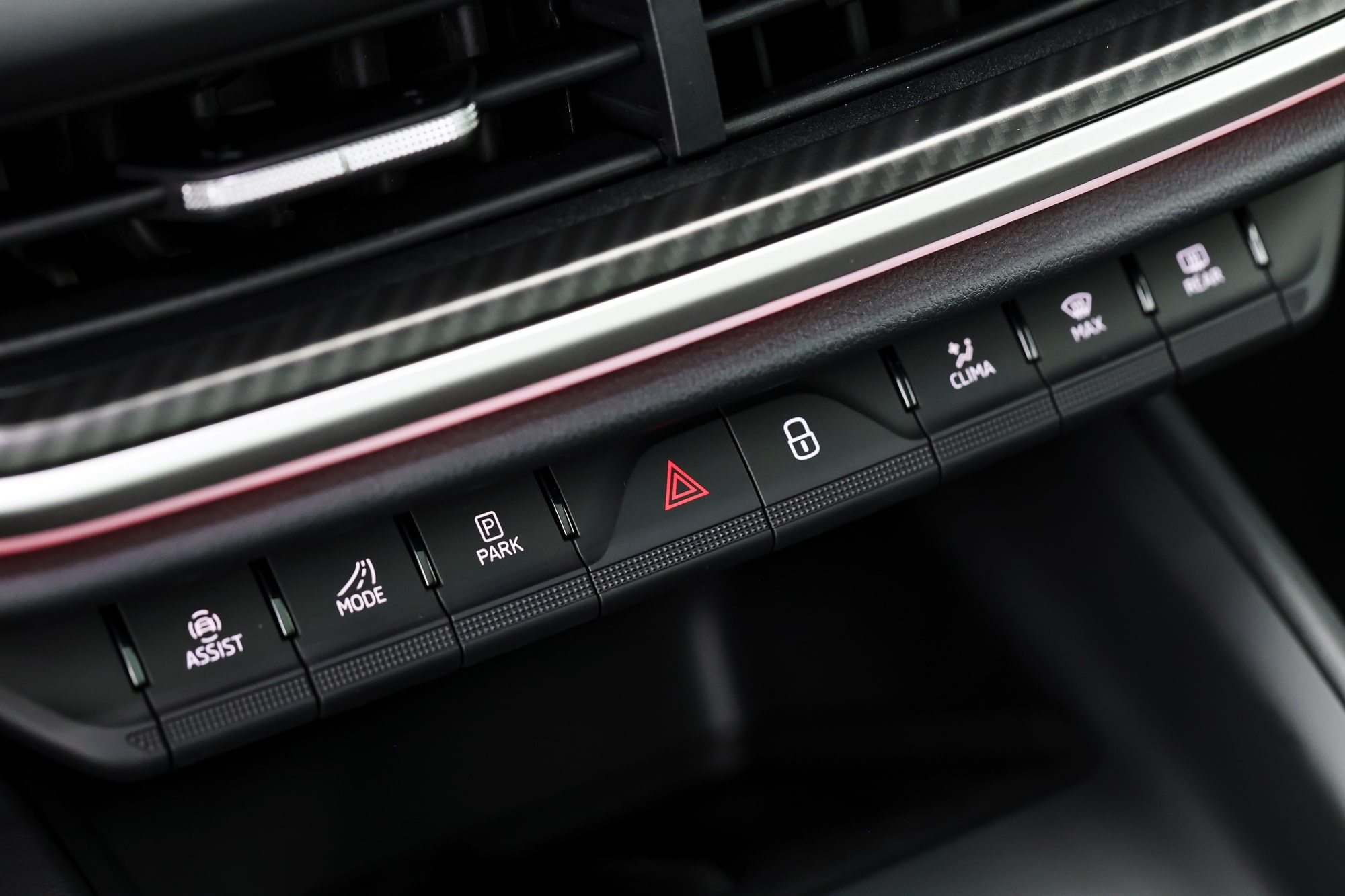 Skoda Enyaq 2025 ra mắt: Giá quy đổi từ hơn 1,1 tỷ đồng, thiết kế mới, chạy gần 590km/sạc, có thể lắp tại Việt Nam- Ảnh 18. Skoda Enyaq 2025 ra mắt: Giá quy đổi từ hơn 1,1 tỷ đồng, thiết kế mới, chạy gần 590km/sạc, có thể lắp tại Việt Nam- Ảnh 18.