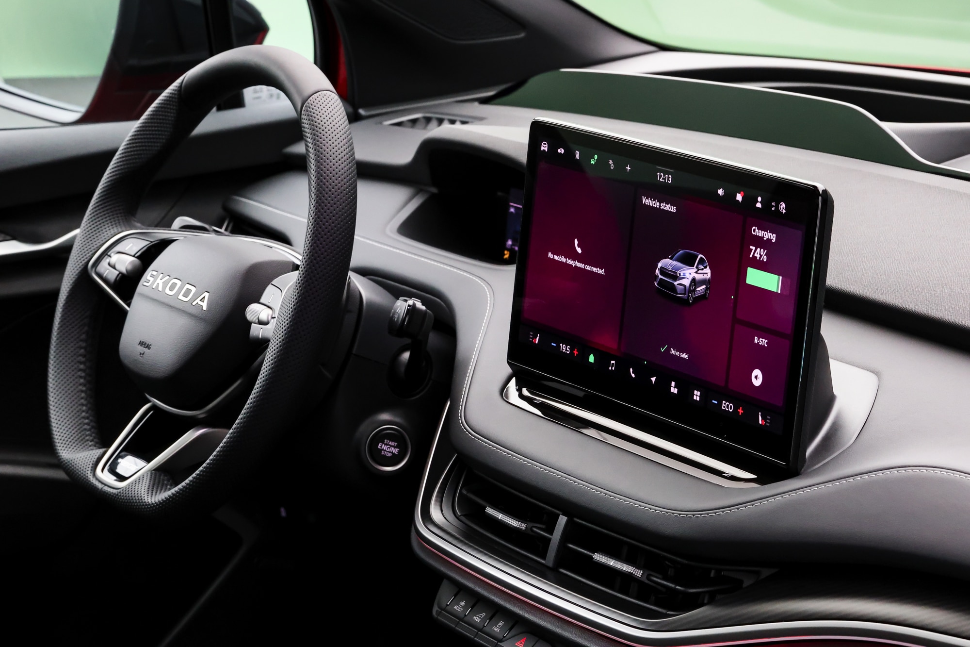 Skoda Enyaq 2025 ra mắt: Giá quy đổi từ hơn 1,1 tỷ đồng, thiết kế mới, chạy gần 590km/sạc, có thể lắp tại Việt Nam- Ảnh 16. Skoda Enyaq 2025 ra mắt: Giá quy đổi từ hơn 1,1 tỷ đồng, thiết kế mới, chạy gần 590km/sạc, có thể lắp tại Việt Nam- Ảnh 16.