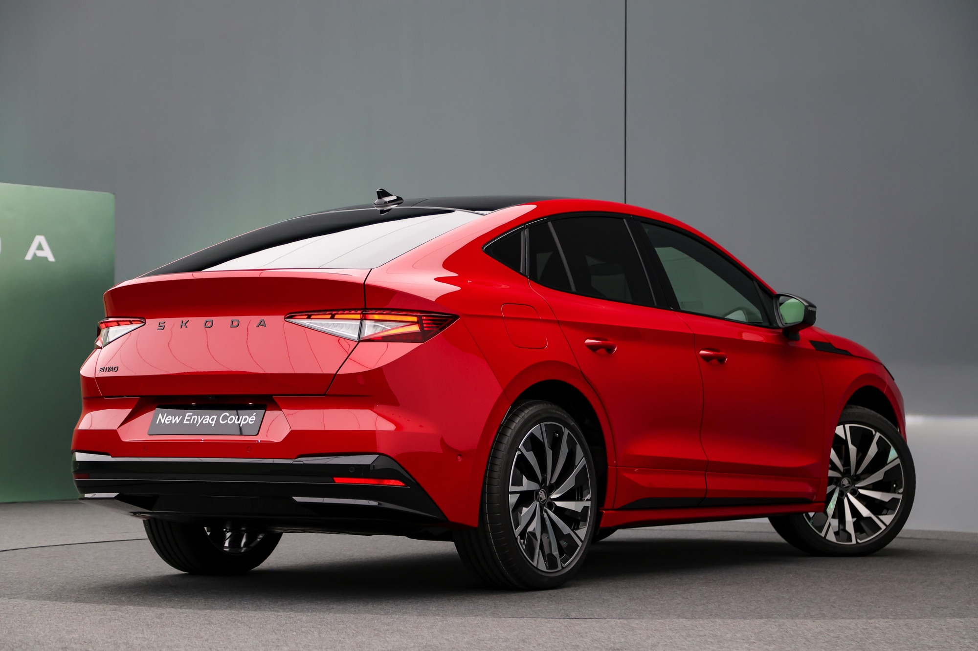 Skoda Enyaq 2025 ra mắt: Giá quy đổi từ hơn 1,1 tỷ đồng, thiết kế mới, chạy gần 590km/sạc, có thể lắp tại Việt Nam- Ảnh 13. Skoda Enyaq 2025 ra mắt: Giá quy đổi từ hơn 1,1 tỷ đồng, thiết kế mới, chạy gần 590km/sạc, có thể lắp tại Việt Nam- Ảnh 13.