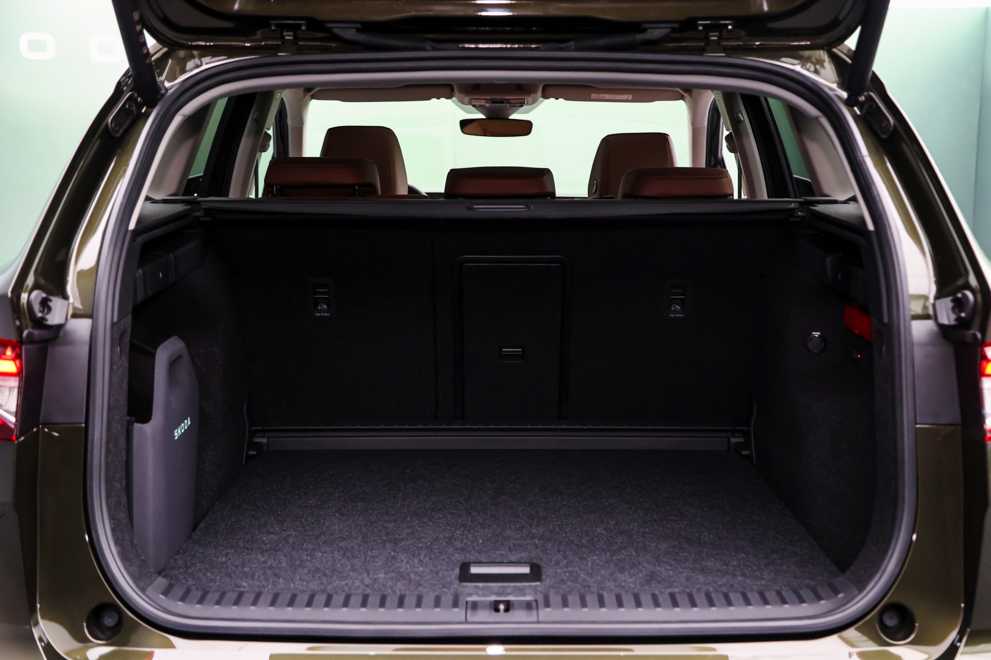 Skoda Enyaq 2025 ra mắt: Giá quy đổi từ hơn 1,1 tỷ đồng, thiết kế mới, chạy gần 590km/sạc, có thể lắp tại Việt Nam- Ảnh 21. Skoda Enyaq 2025 ra mắt: Giá quy đổi từ hơn 1,1 tỷ đồng, thiết kế mới, chạy gần 590km/sạc, có thể lắp tại Việt Nam- Ảnh 21.