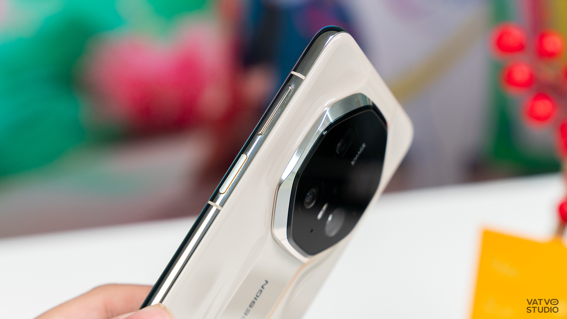 HUAWEI Mate70 RS Ultimate: Giá gần bằng 3 chiếc iPhone 16, thiết kế cực đỉnh