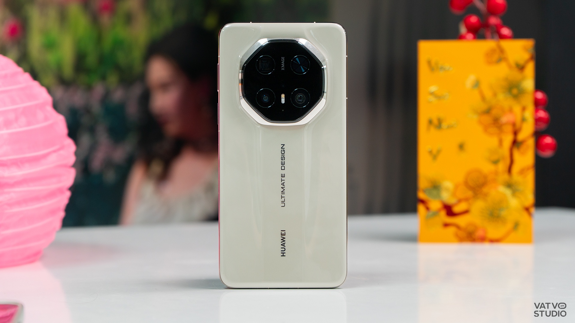 HUAWEI Mate70 RS Ultimate: Giá gần bằng 3 chiếc iPhone 16, thiết kế cực đỉnh