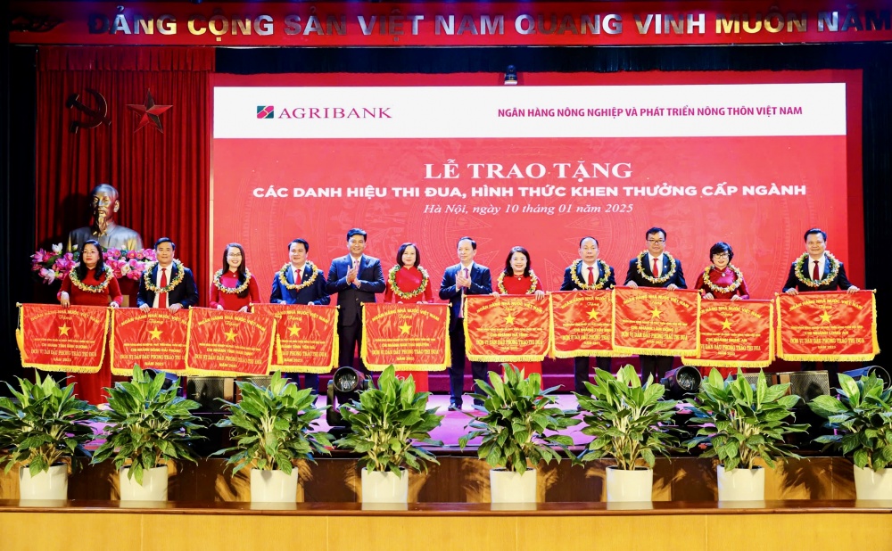 undefined Vượt qua thách thức, Agribank ghi dấu ấn với nhiều thành tựu nổi bật trong năm 2024