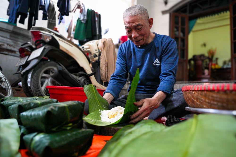 Làng Bạc rộn ràng gói bánh chưng thời điểm cận Tết