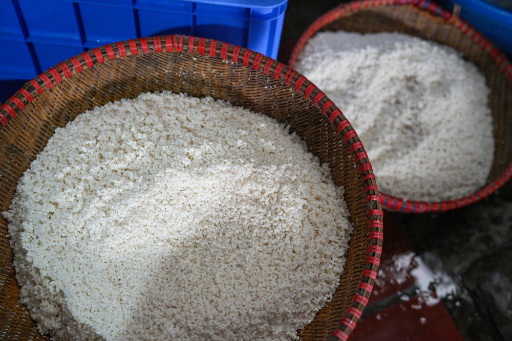 Làng Bạc rộn ràng gói bánh chưng thời điểm cận Tết