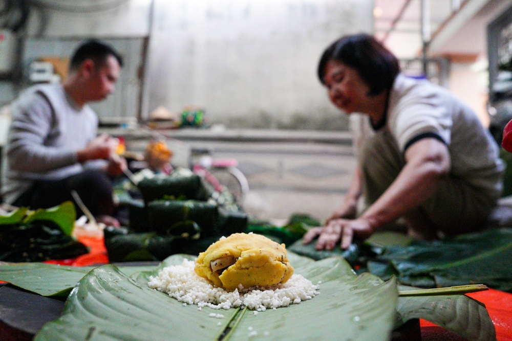 Làng Bạc rộn ràng gói bánh chưng thời điểm cận Tết