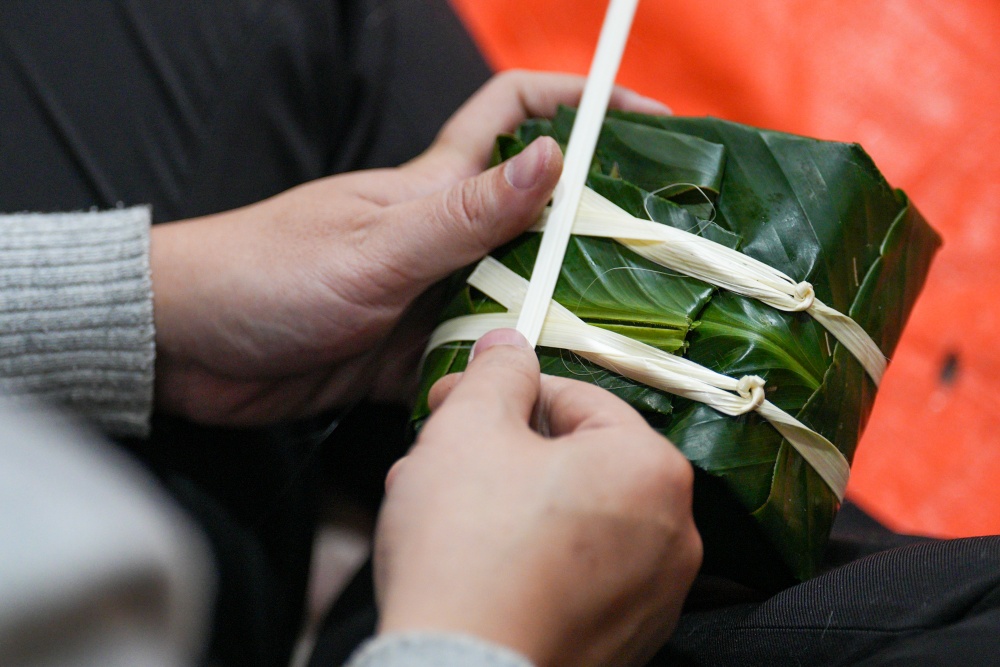 Làng Bạc rộn ràng gói bánh chưng thời điểm cận Tết