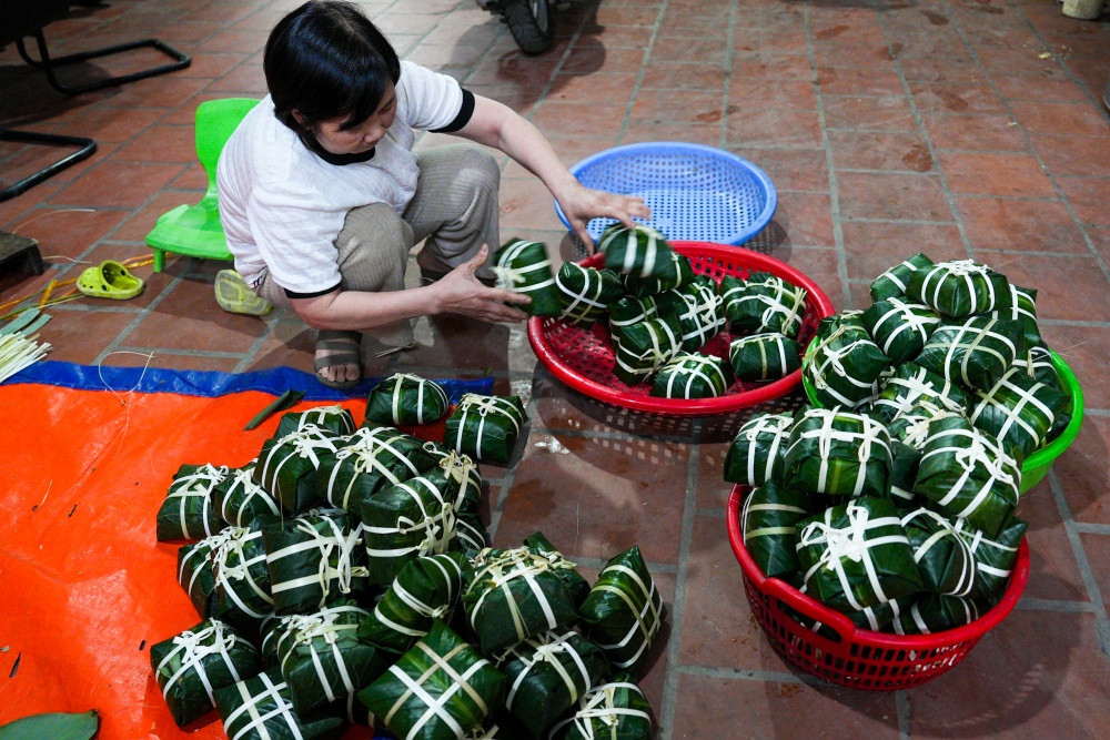 Làng Bạc rộn ràng gói bánh chưng thời điểm cận Tết