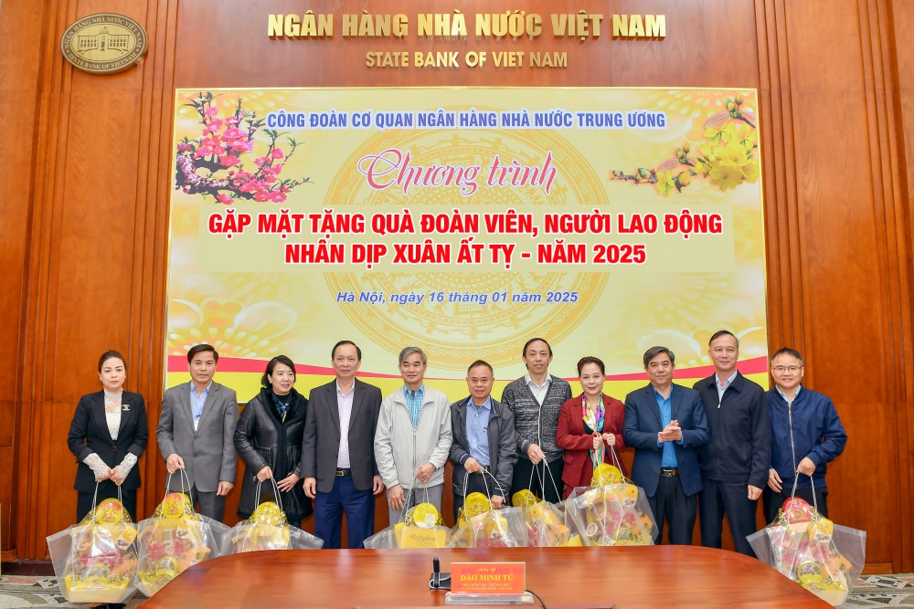 Phó Thống đốc Thường trực Đào Minh Tú chúc Tết các đơn vị có đông người lao động trực tiếp Phó Thống đốc Thường trực Đào Minh Tú chúc Tết các đơn vị có đông người lao động trực tiếp