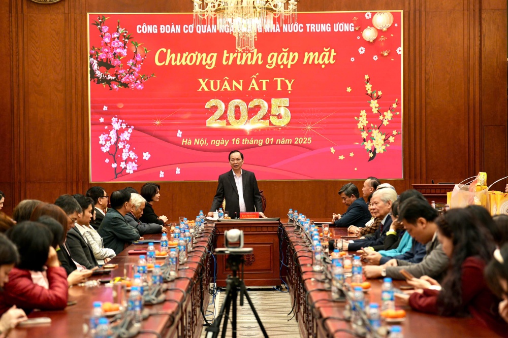 Phó Thống đốc Đào Minh Tú tại buổi gặp mặt Phó Thống đốc Đào Minh Tú tại buổi gặp mặt