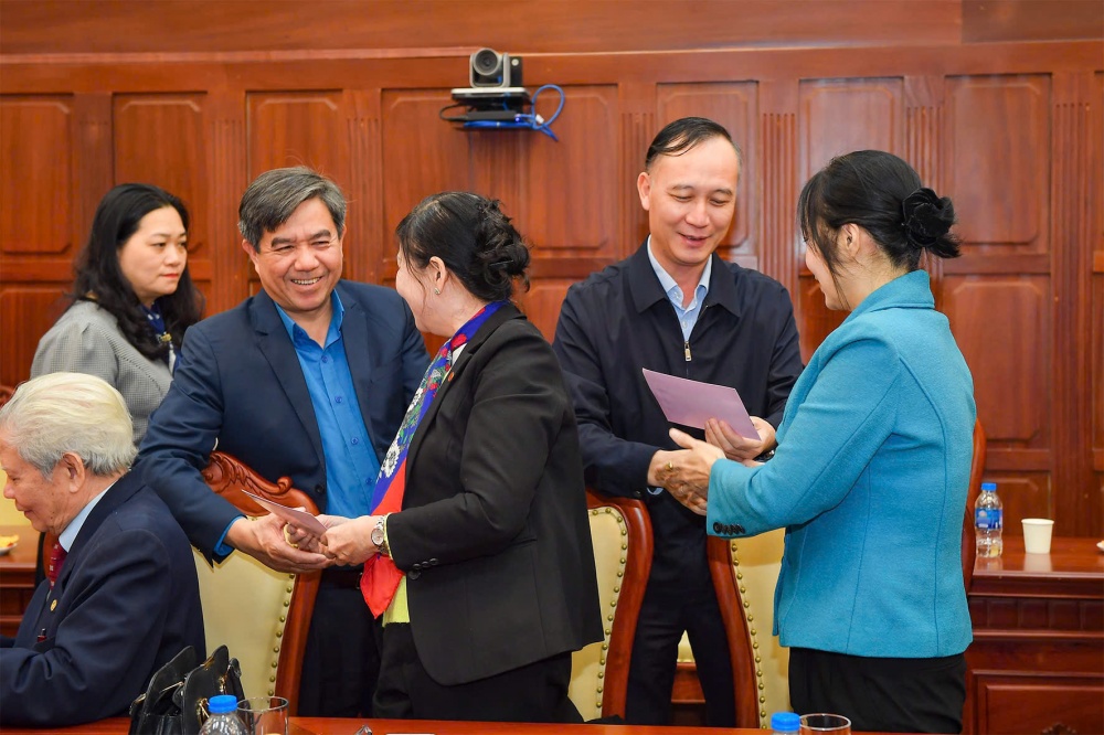 Công đoàn Cơ quan NHNN Trung ương thăm hỏi, tặng quà các cán bộ, người lao động mắc bệnh hiểm nghèo Công đoàn Cơ quan NHNN Trung ương thăm hỏi, tặng quà các cán bộ, người lao động mắc bệnh hiểm nghèo