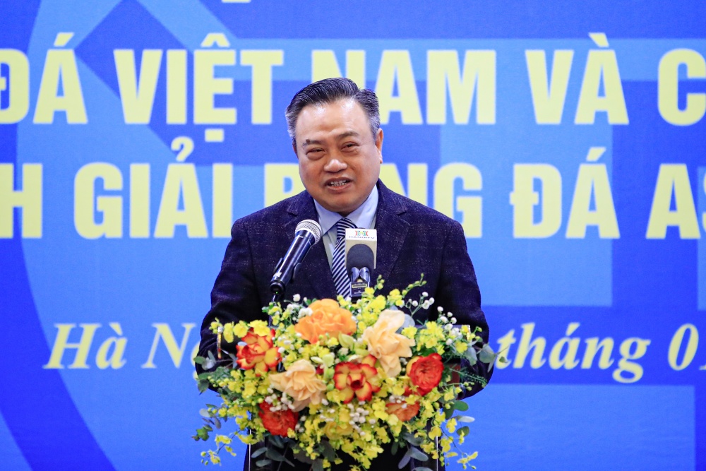 Ông Trần Sỹ Thanh, Ủy viên Ban chấp hành Trung ương Đảng, Phó Bí thư Thành ủy, Chủ tịch Uỷ ban nhân dân thành phố Hà Nội phát biểu tại buổi lễ Ông Trần Sỹ Thanh, Ủy viên Ban chấp hành Trung ương Đảng, Phó Bí thư Thành ủy, Chủ tịch Uỷ ban nhân dân thành phố Hà Nội phát biểu tại buổi lễ