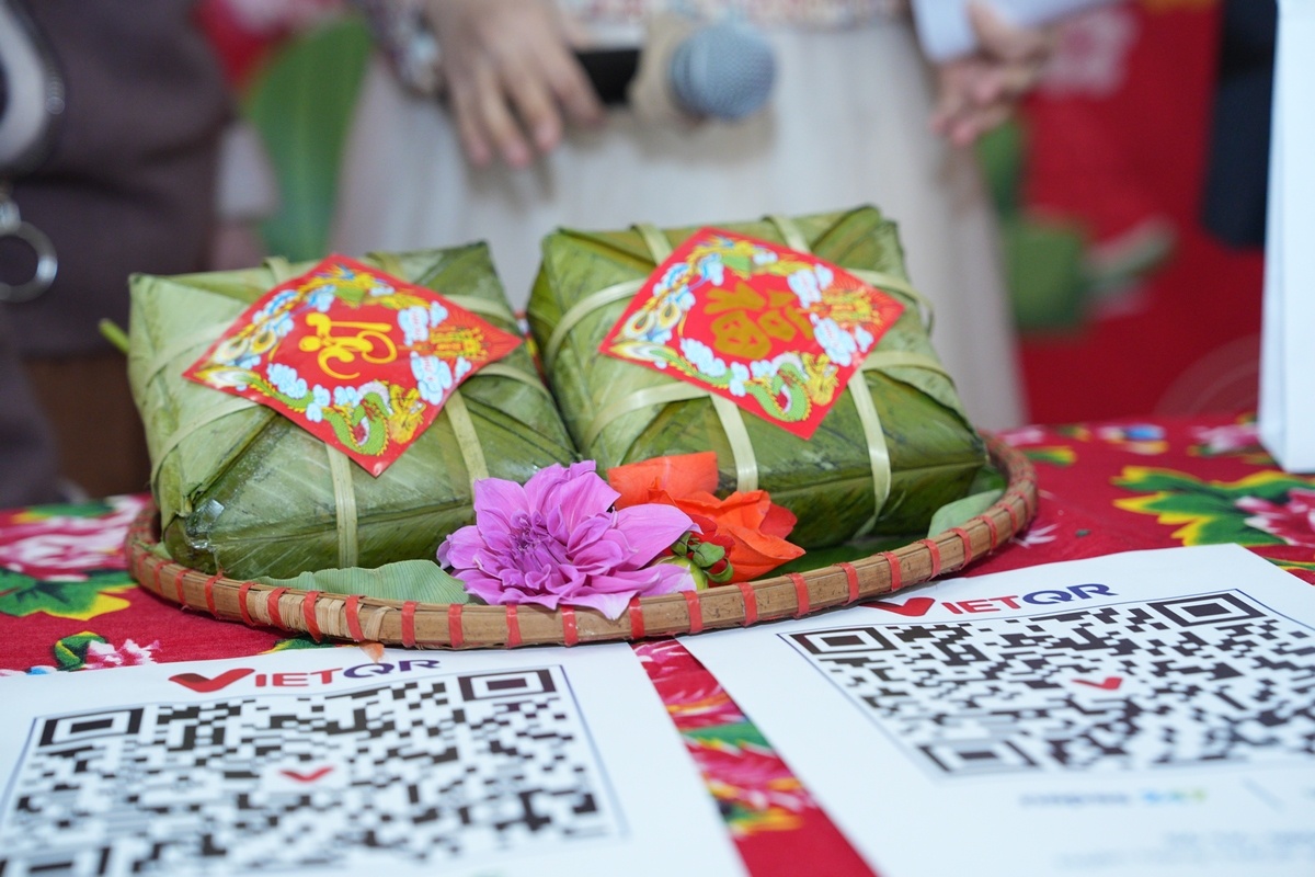 Chiếc bánh chưng được đấu giá (Copy) Chiếc bánh chưng được đấu giá (Copy)