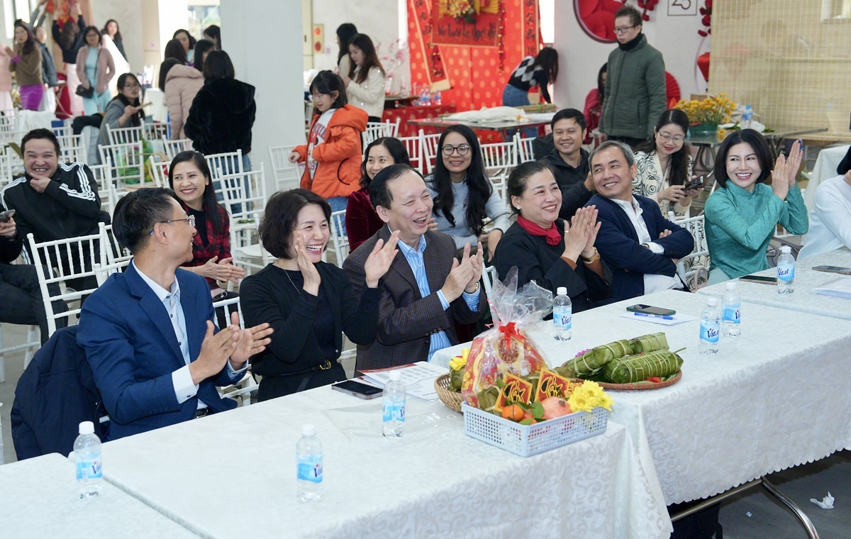 Không khí sôi động tại buổi đấu giá (Copy) Không khí sôi động tại buổi đấu giá (Copy)