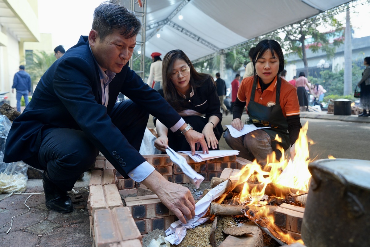 Sôi động hội thi Gói bánh chưng và bày mâm quả ngày Tết