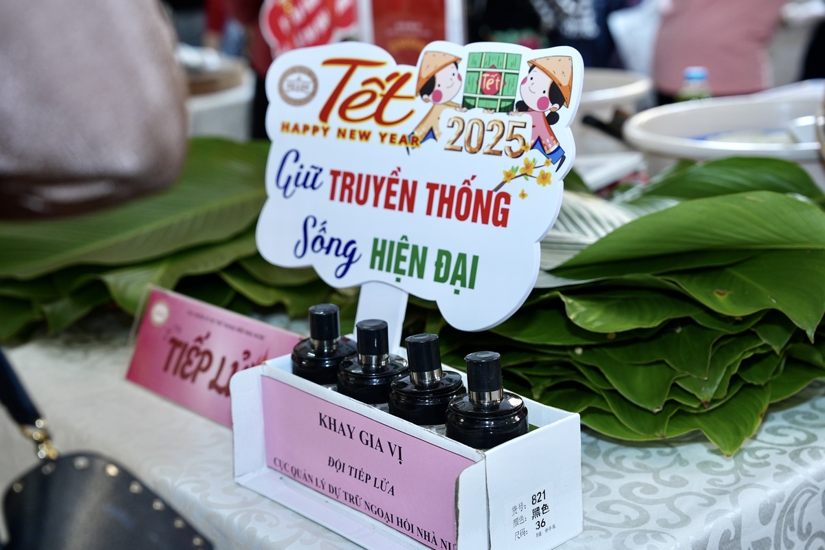 Sôi động hội thi Gói bánh chưng và bày mâm quả ngày Tết