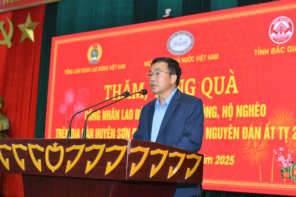 Trao quà Tết cho công nhân lao động, người có công, hộ nghèo tỉnh Bắc Giang