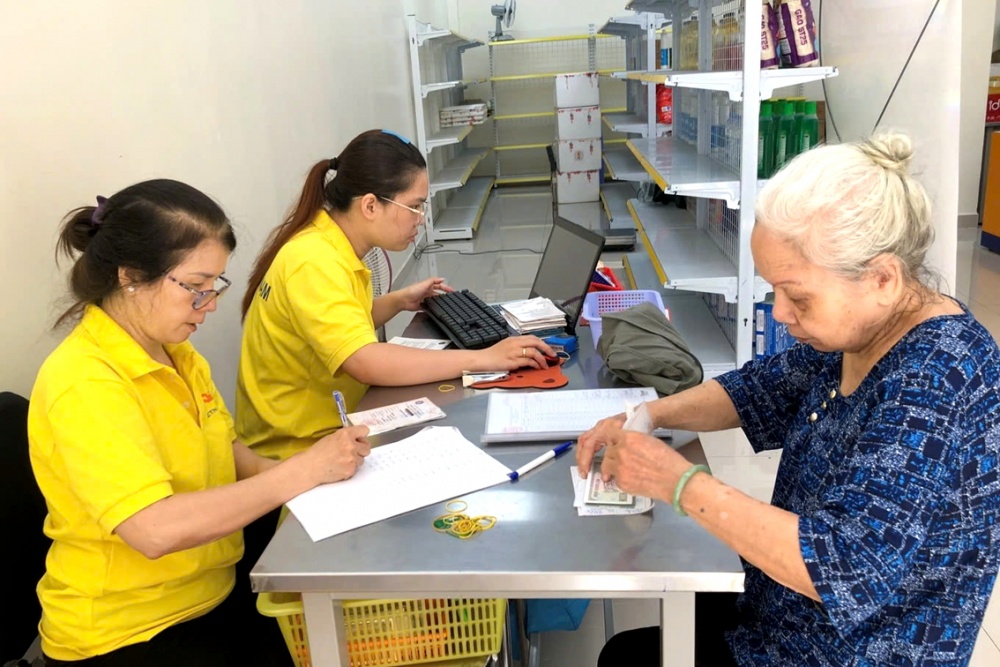 Bộ LĐTB&XH nói về chi trả tiền lương hưu, trợ cấp qua tài khoản ngân hàng Bộ LĐTB&XH nói về chi trả tiền lương hưu, trợ cấp qua tài khoản ngân hàng