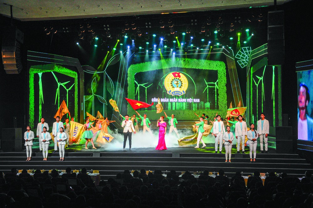 Tiết mục biểu diễn bế mạc đại hội của Công đoàn NHVN Tiết mục biểu diễn bế mạc đại hội của Công đoàn NHVN