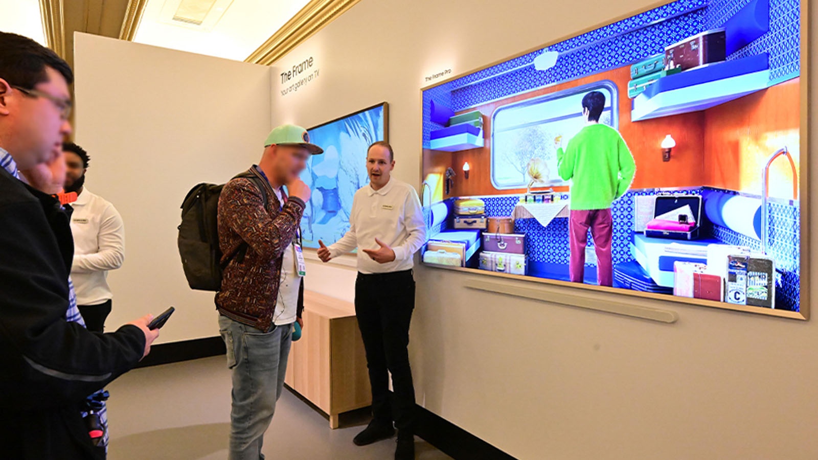 Được trang bị công nghệ Neo QLED, The Frame Pro sở hữu độ nét cao cùng độ tương phản sắc nét, ngay cả dưới ánh sáng mặt trời. Ngoài ra, nhờ Wireless One Connect, việc cài đặt cũng trở nên dễ dàng.