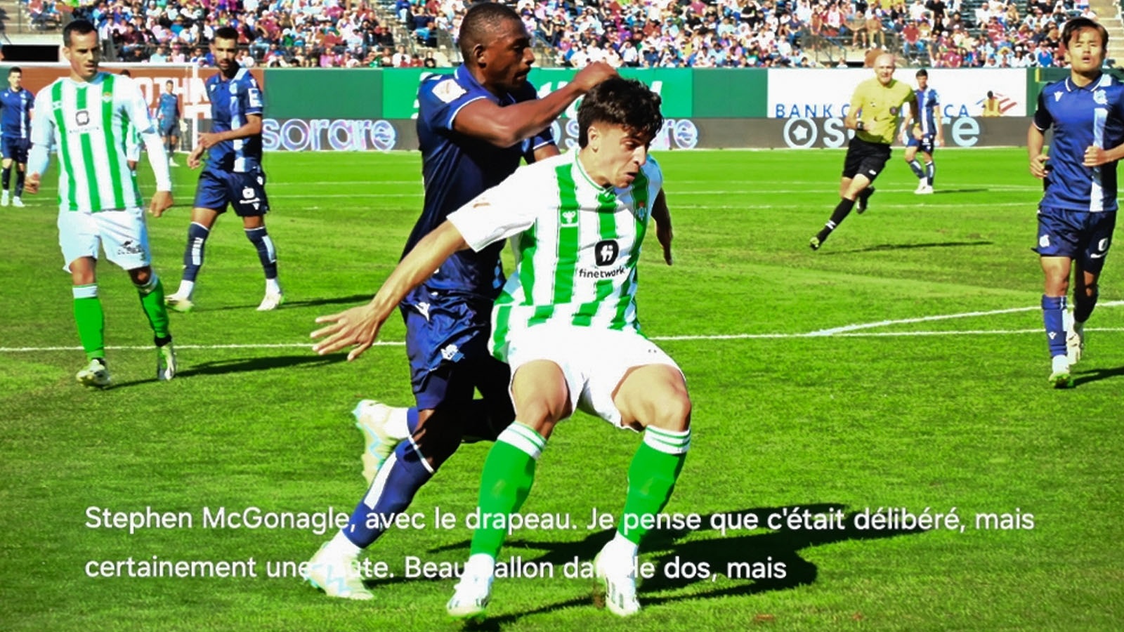 Tính năng Live Translate cho phép người dùng xem phụ đề sát với thời gian thực bằng ngôn ngữ đã chọn, loại bỏ rào cản ngôn ngữ.